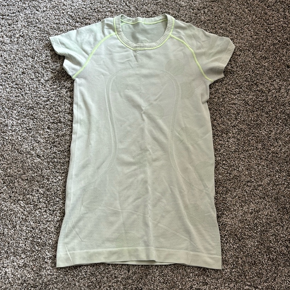 Women’s BRAND NEW WOT swiftly short sleeve top